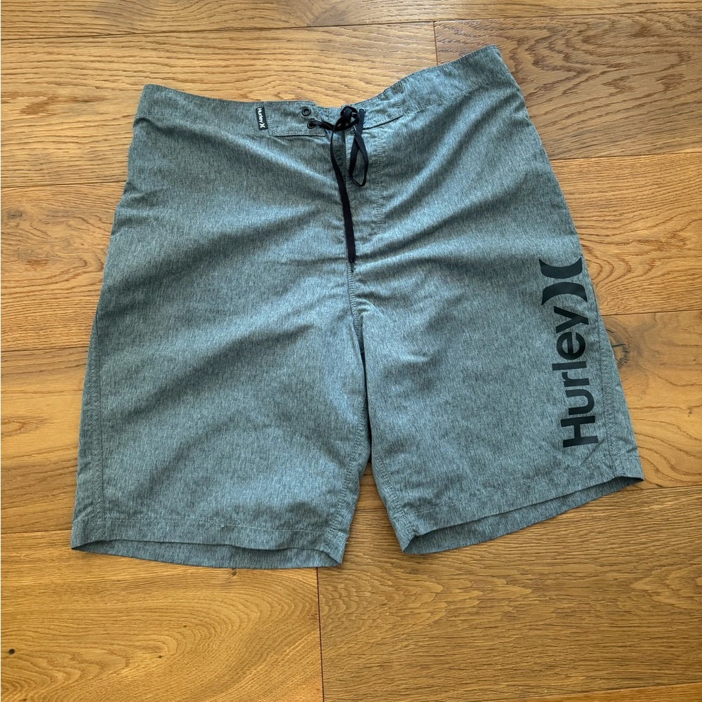 MENS HURLEY BOARD SHORTS SIZE 34